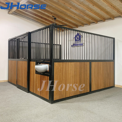 اصطبل اسب اروپایی بامبو استیل با درب کشویی