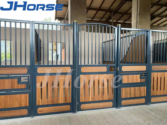 استرالیا از اصطبل اسب سواری 3mx2.2m در اصطبل اسب سرپوشیده استفاده می کند