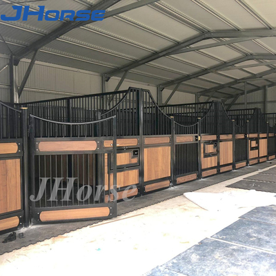 اصطبل جعبه اسب گالوانیزه گرم 2200 میلی متر ارتفاع با درب تخته