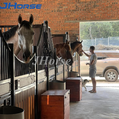 پانل های ضربه ای غرفه اسب با پوشش پودری سفارشی برای درب انبار اسب